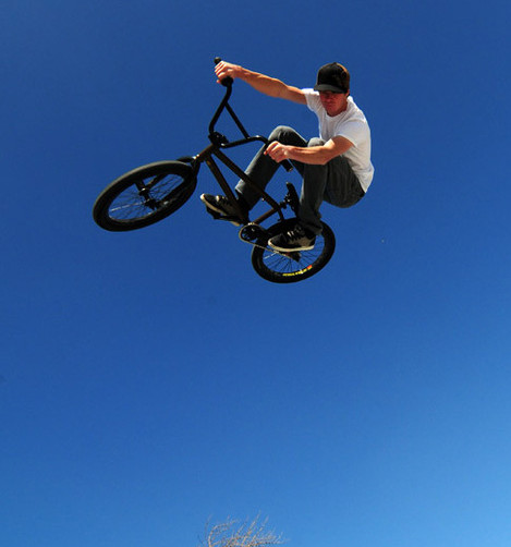 (Kenny Sanders, catching some nice air during his BMX career. PHOTO: www.albes.com) 